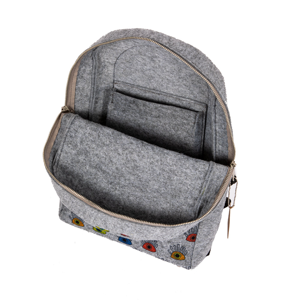 Bunter Biggdesign My Eyes on You Rucksack aus Filz mit fröhlichem Muster, ideal für Schule und Freizeit.